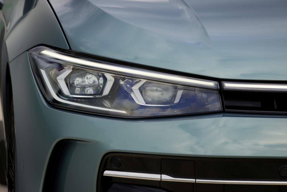 Volkswagen Passat Variant Elegance mariposit green 2024